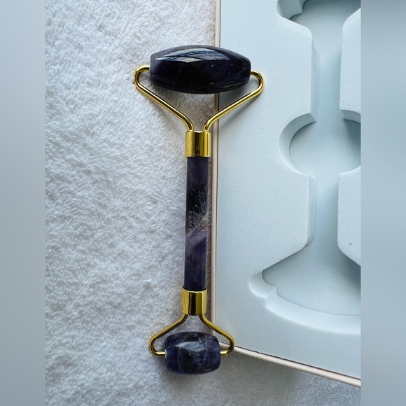 Make Up, Eye Brow & Gua Sha Stone Roller Bundle! - Picture 3 of 15